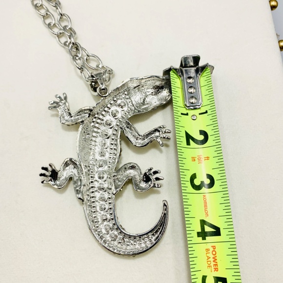 Bold sparkly large Alligator reptile rhinestone silver-tone statement necklace - Picture 9 of 12